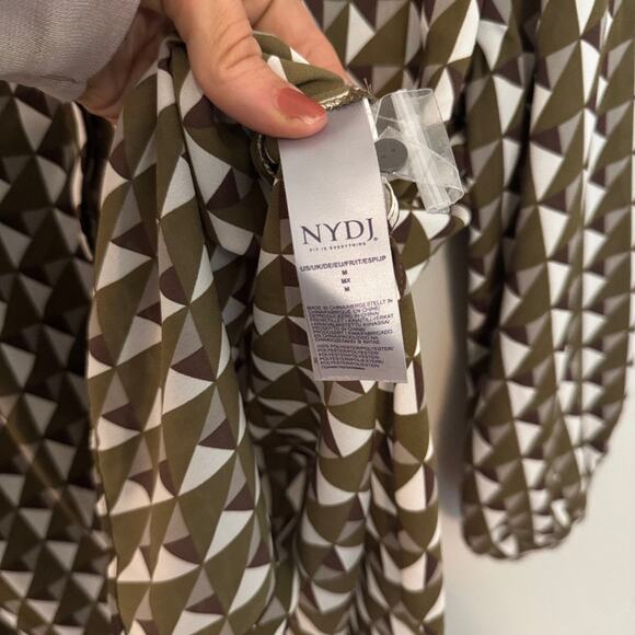 NYDJ Pintuck Blouse | Georgie Geo Print | Lightweight | Size Medium - Picture 5 of 6